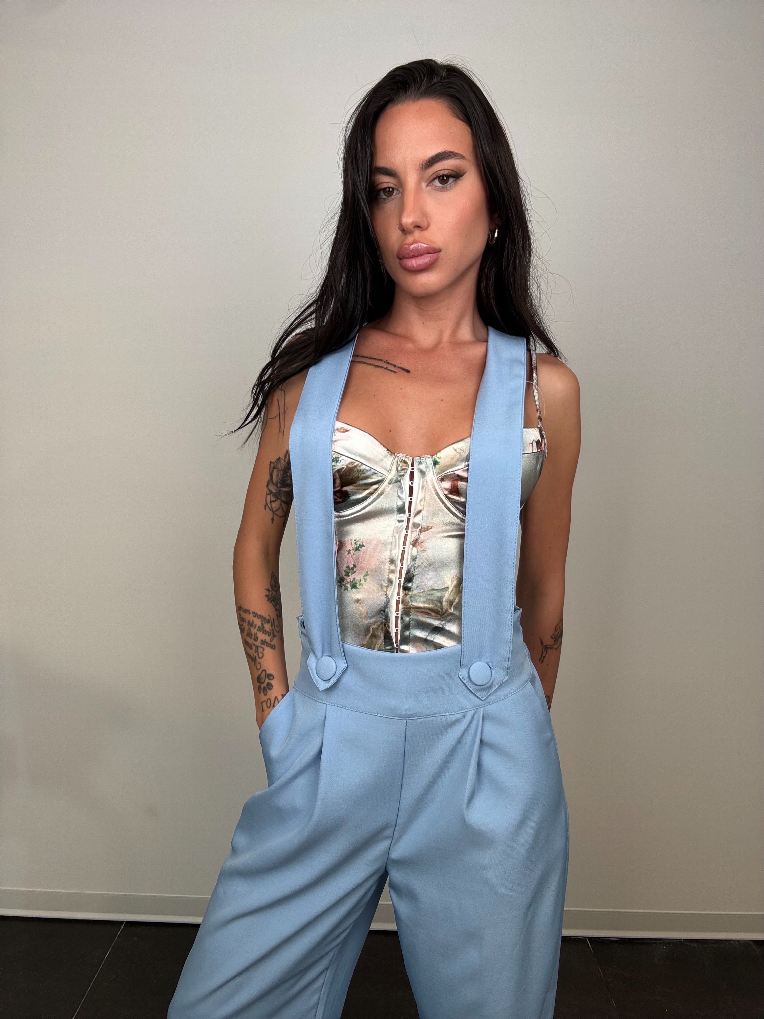 Pant con bretelle azzurro