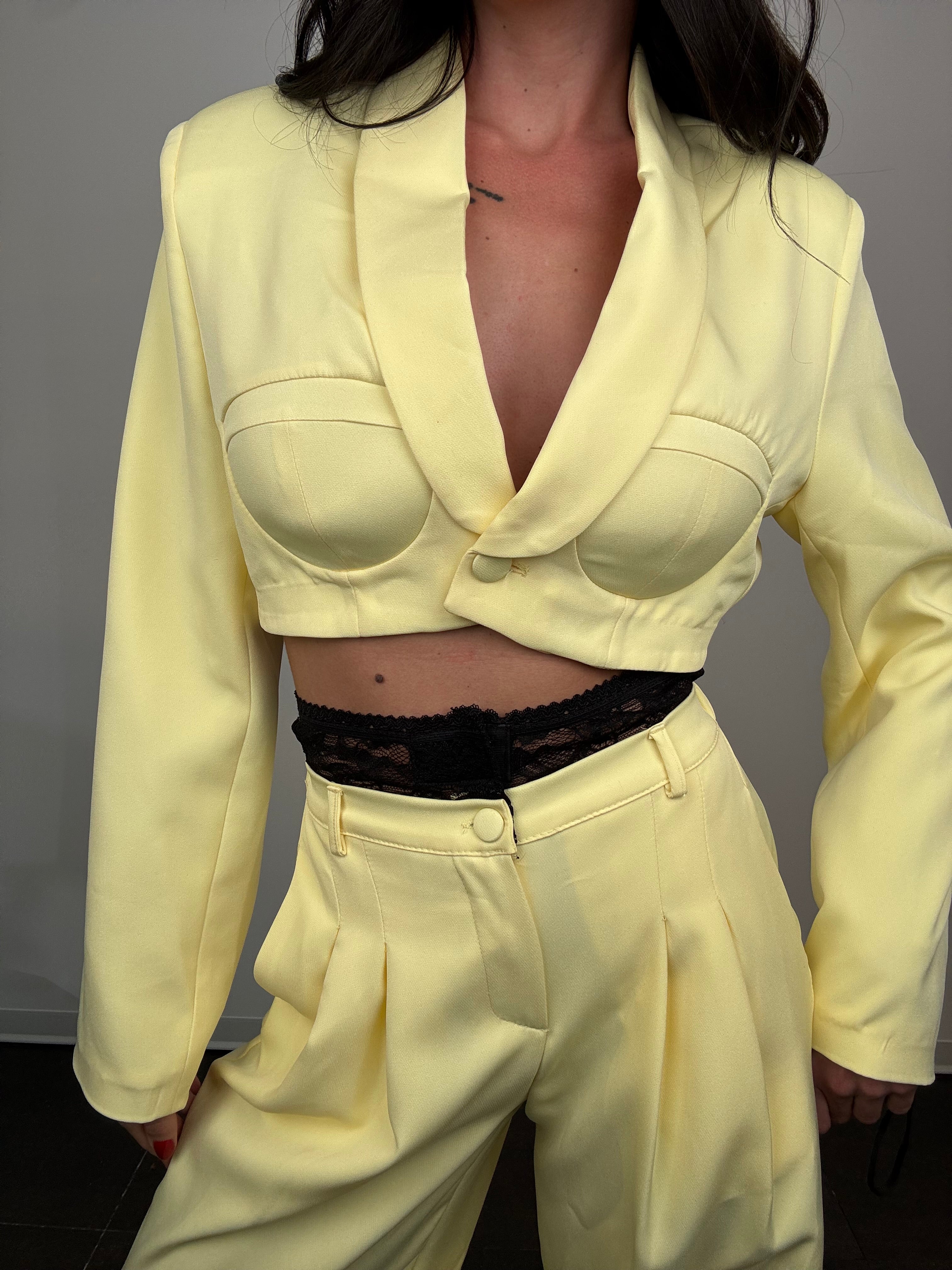 Tailleur gyara giallo