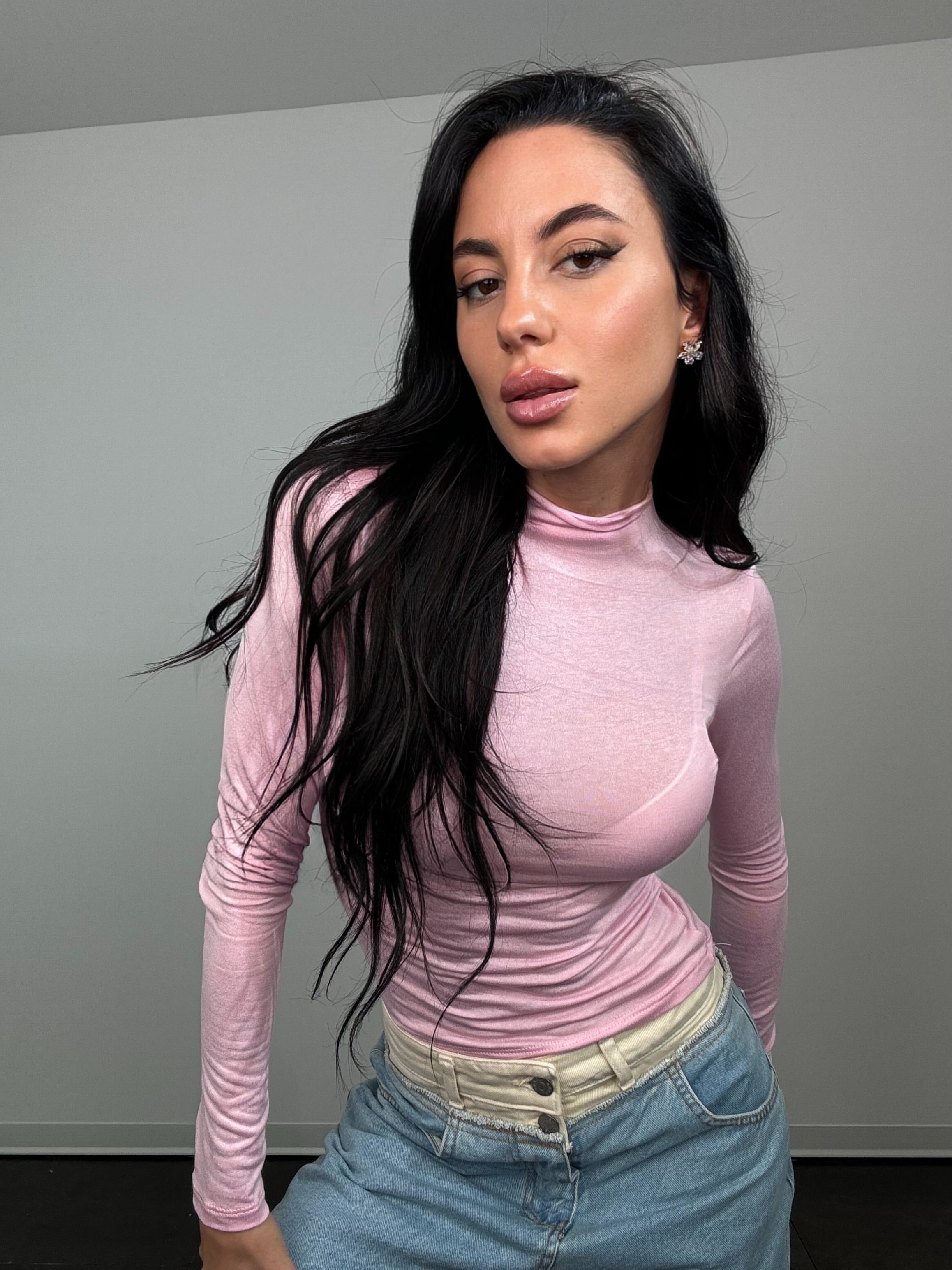 Top essential pink