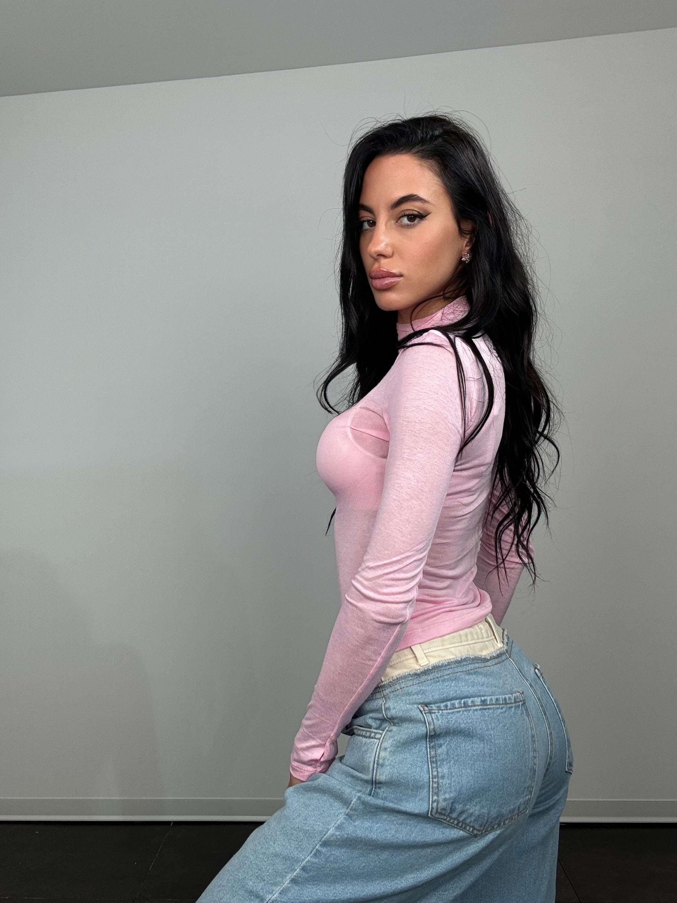 Top essential pink