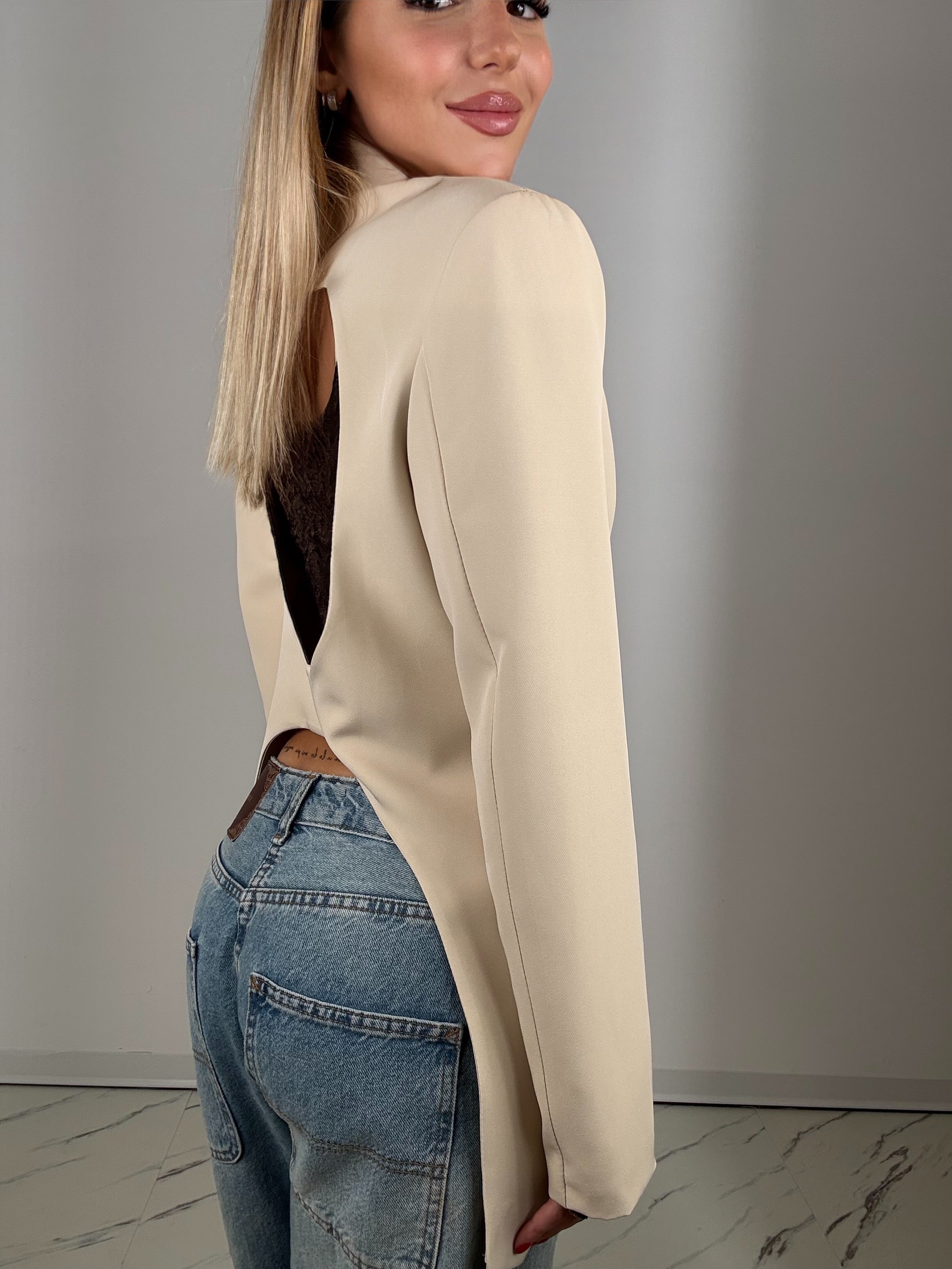 Blazer cut out beige