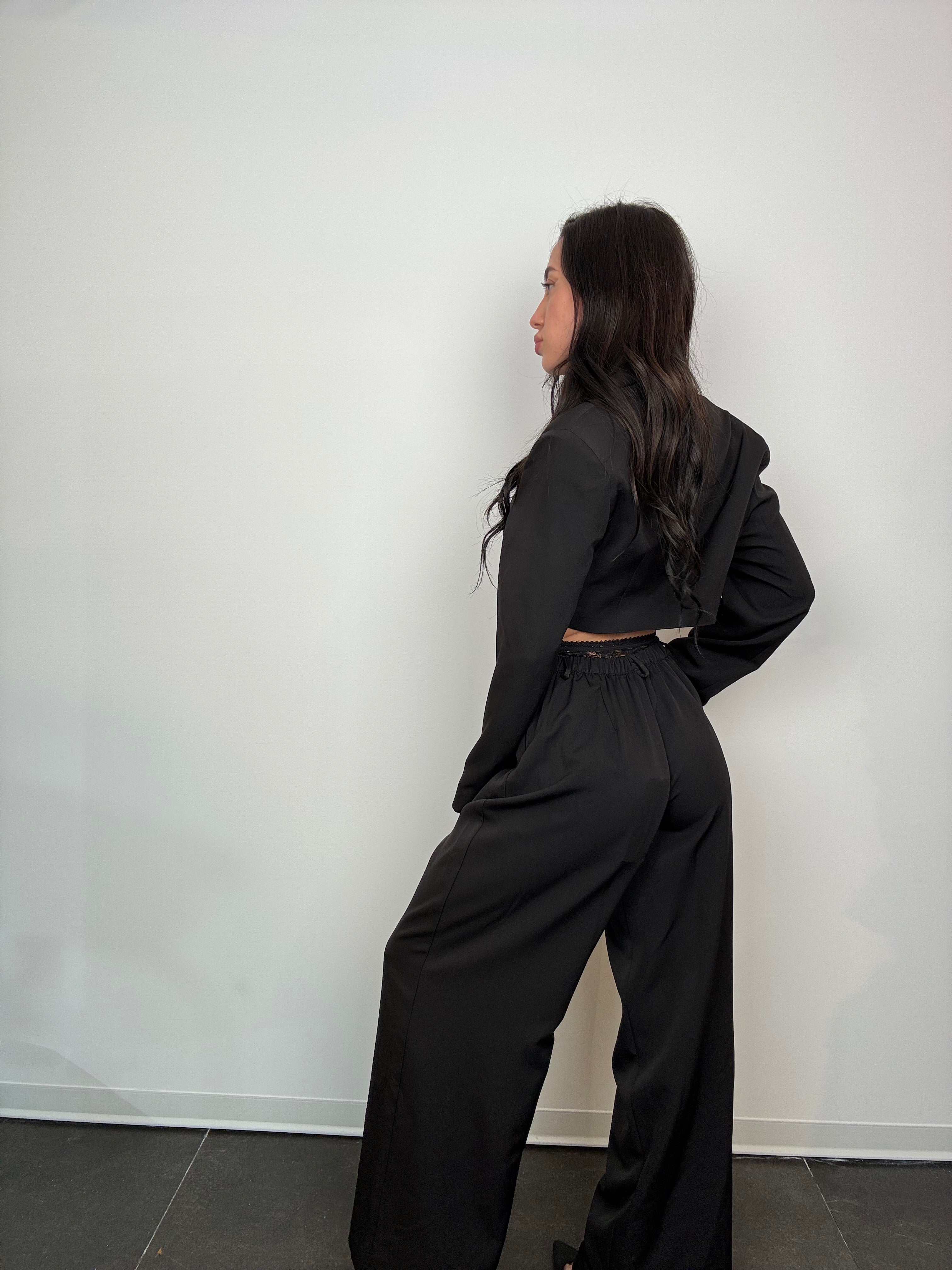 Tailleur gyara nero