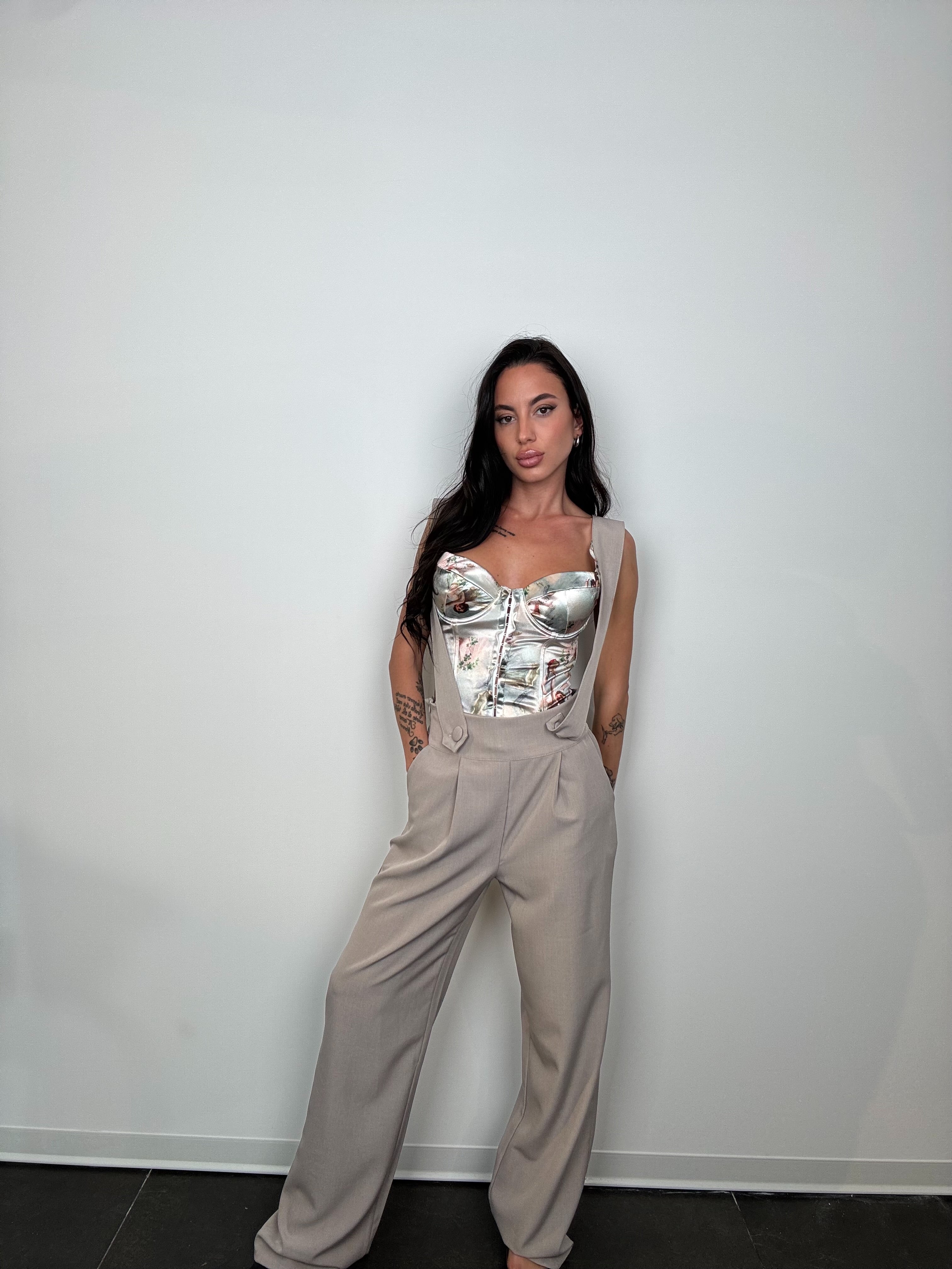 Pant con bretelle beige
