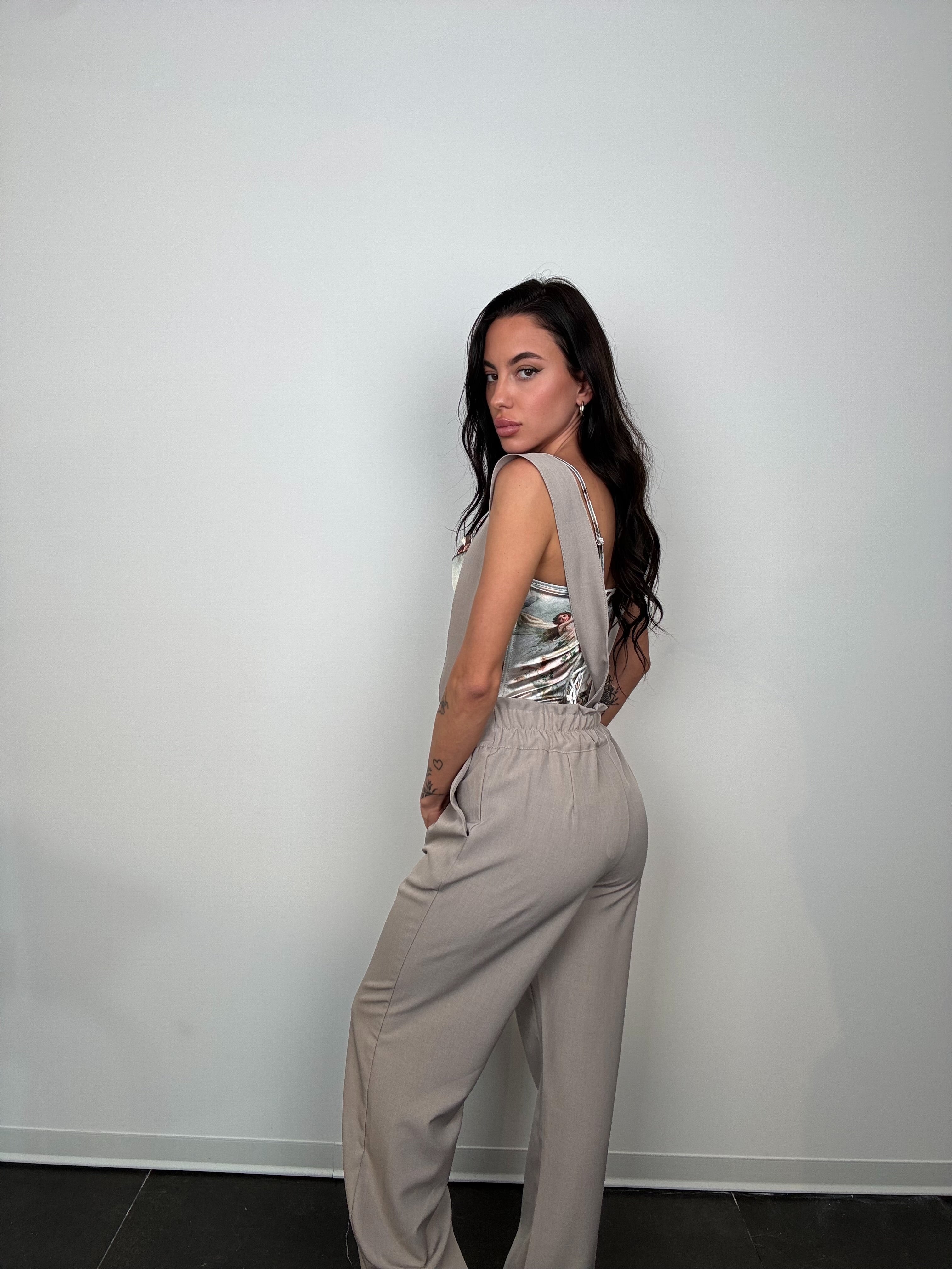 Pant con bretelle beige