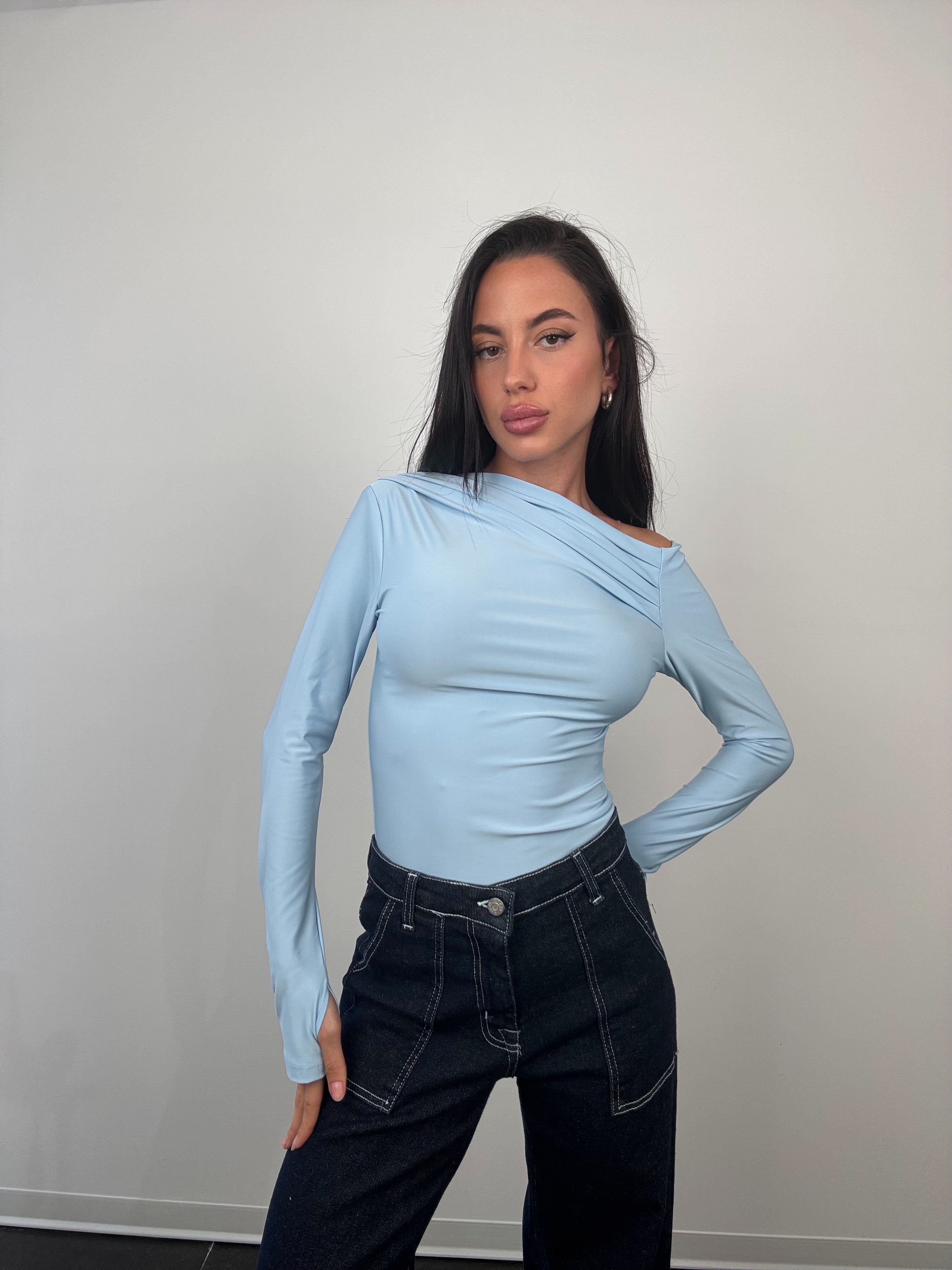 Top kim azzurro polvere